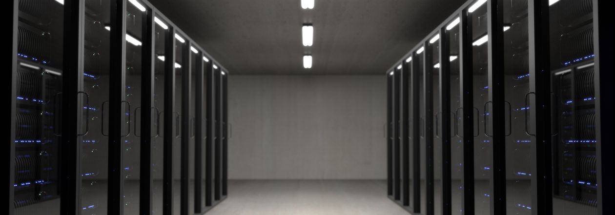 Server room met dataverbindingen voor systeemintegraties